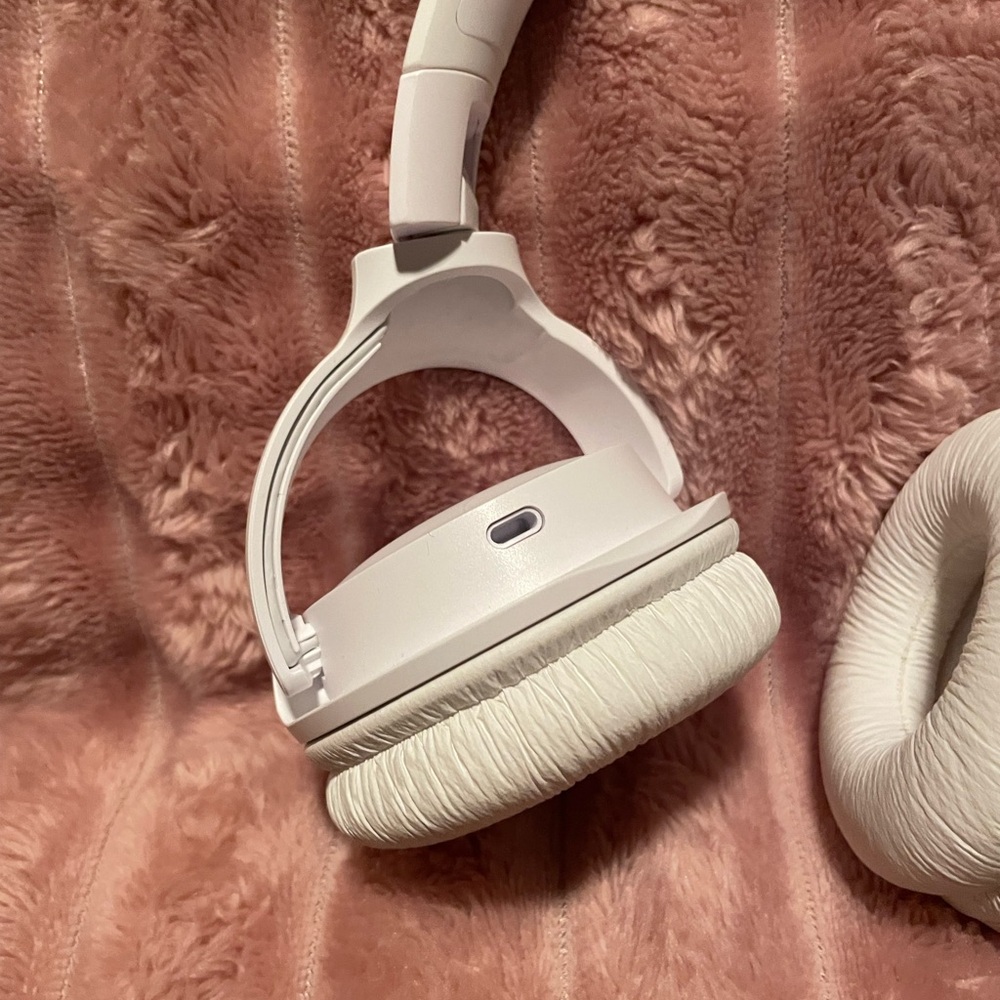 JBL Headphones - Picture 3 of 4